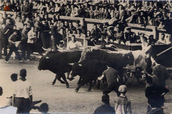 Postales: PAMPLONA (NAVARRA).- ENCIERRO DE LOS TOROS - Foto 1