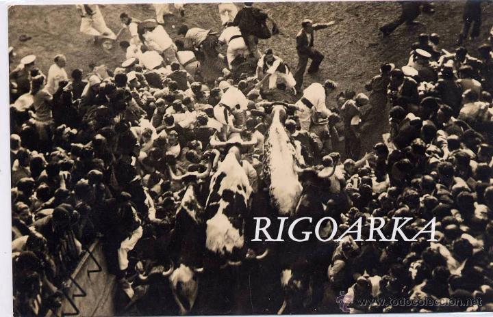 Postales: PAMPLONA (NAVARRA).- ENCIERRO DE LOS TOROS - Foto 1