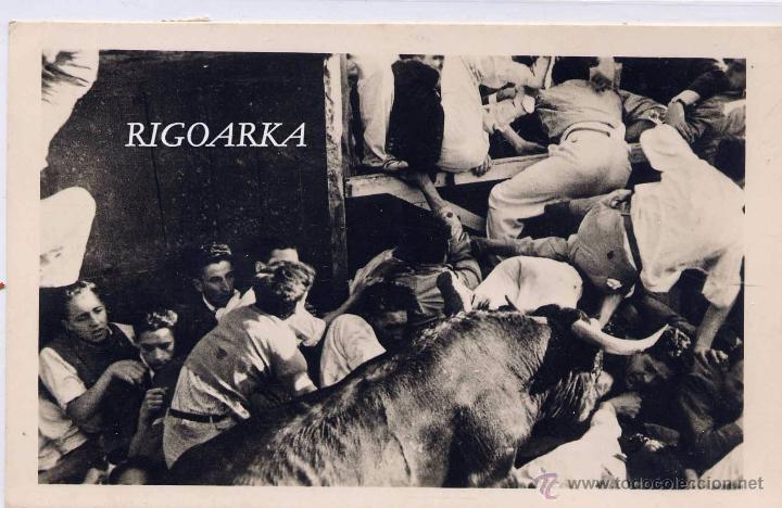 Postales: PAMPLONA (NAVARRA).- ENCIERRO DE LOS TOROS - Foto 1