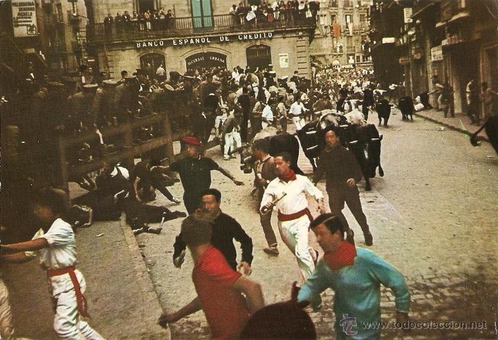 Postales: POSTAL, PAMPLONA, EL ENCIERRO DE LOS TOROS, CIRCULADA - Foto 1