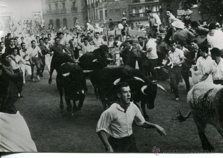 Postales: PAMPLONA-17-ENCIERRO DE LOS TOROS.-GOMEZ - Foto 1