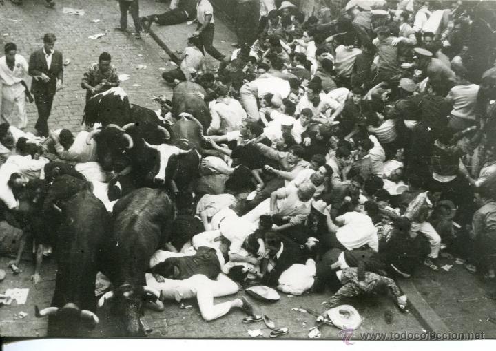 Postales: PAMPLONA-60-ENCIERRO DE LOS TOROS.-RARA - Foto 1