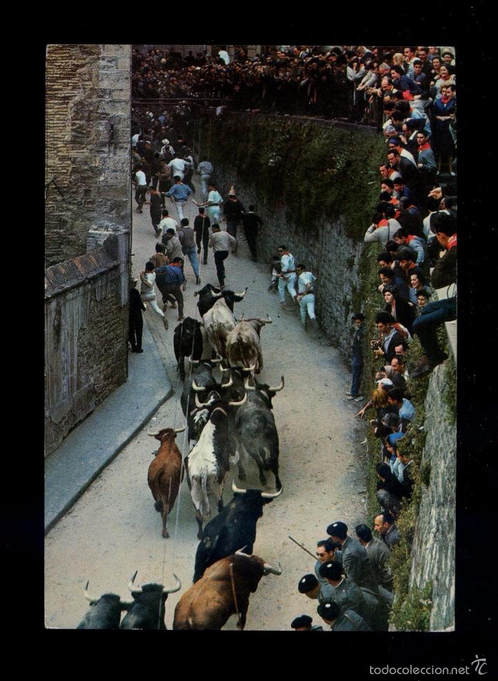 Postales: Pamplona *Encierro de los Toros* Ed. Complex. Circulada 1965. - Foto 1