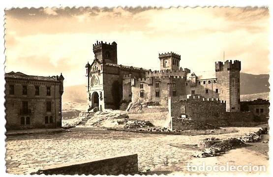 Postales: Castillo de Javier.- Vista del Castillo y Bas&iacute;lica - Foto 1