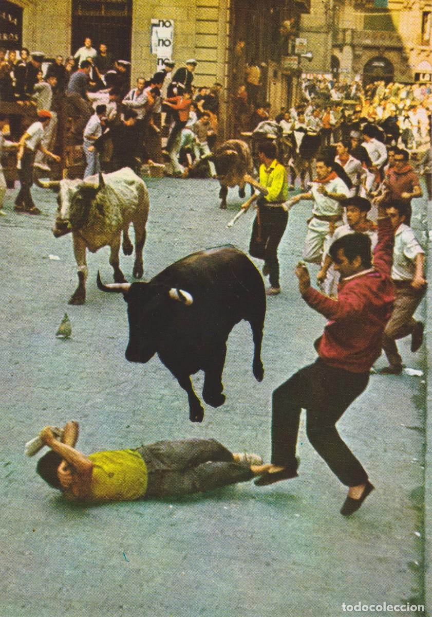 Postales: (6925) PAMPLONA. EL ENCIERRO DE LOS TOROS .. SIN CIRCULAR - Foto 1
