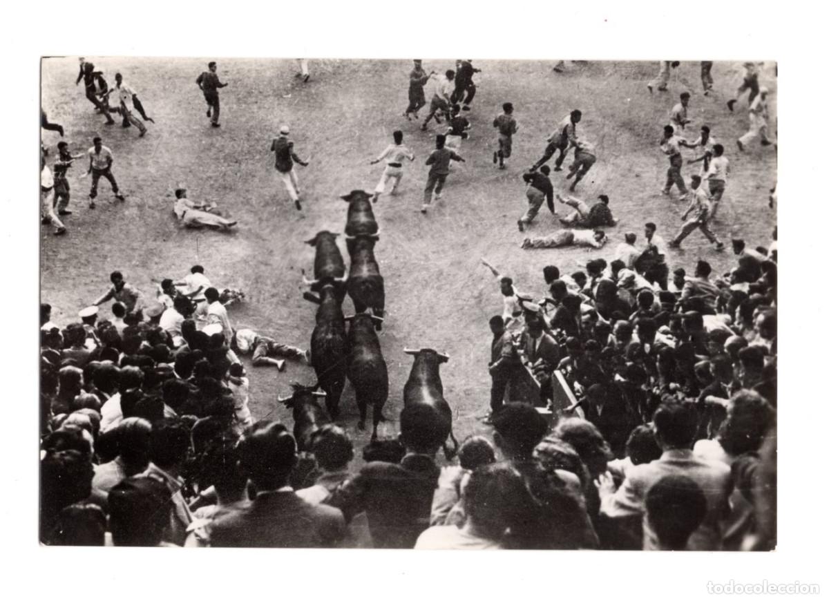 Postales: PAMPLONA.- ENCIERRO DE LOS TOROS. - Foto 1