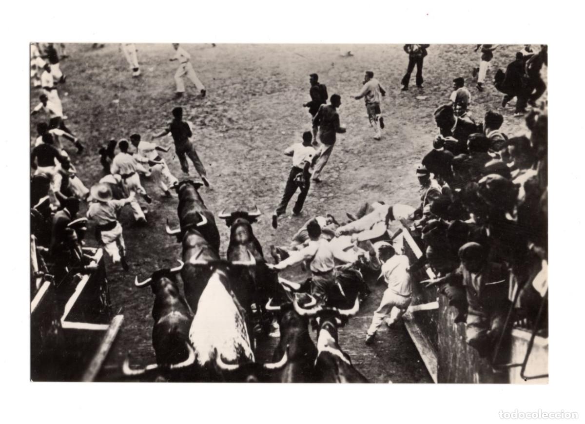 Postales: PAMPLONA.- ENCIERRO DE LOS TOROS. - Foto 1