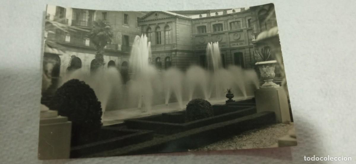 Postales: POSTAL PAMPLONA EDIFICIO DE LA DIPUTACI&Oacute;N - JARD&Iacute;N CIRCULADA A&Ntilde;OS 60 - Foto 1