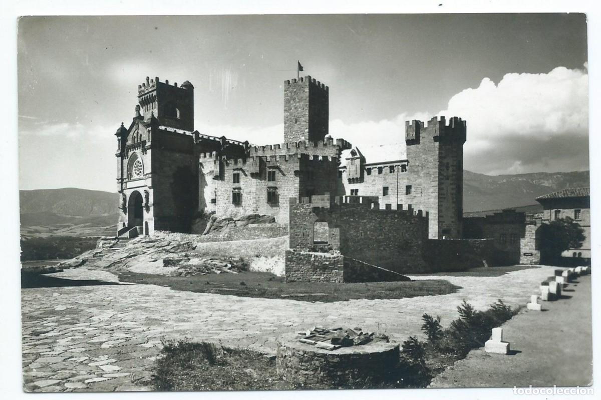 Postales: VISTA DEL CASTILLO Y BASILICA.- CASTILLO DE JAVIER / NAVARRA - Foto 1