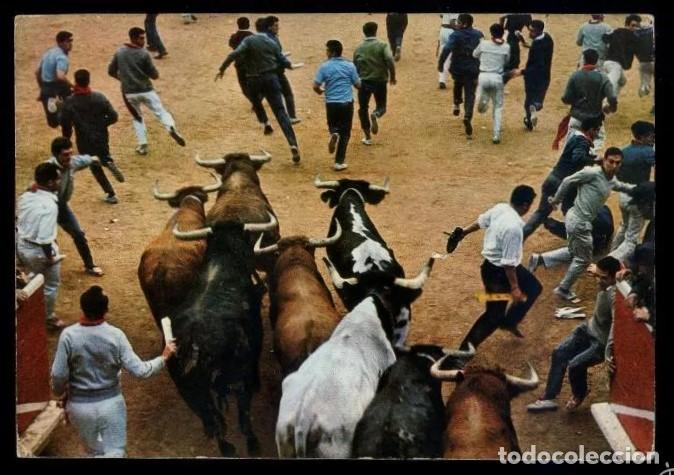 Postales: Pamplona *Encierro de los Toros* Ed. Complex. Circulada 1965. - Foto 1