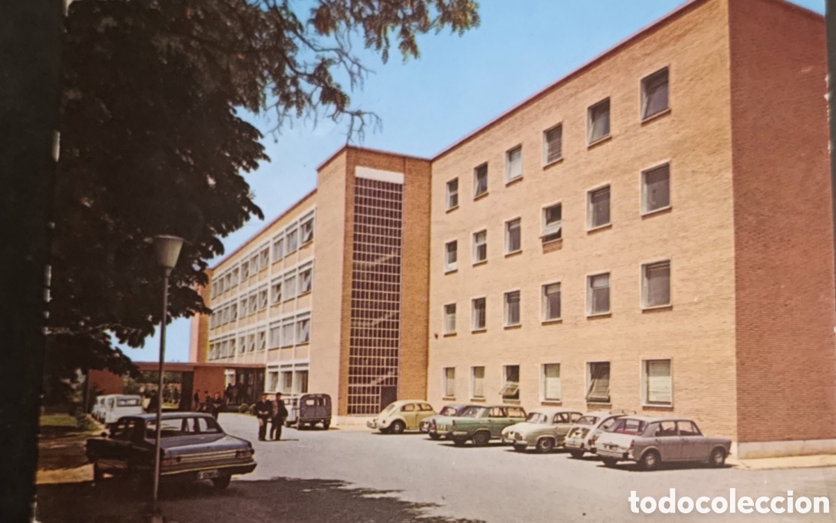 Postales: edificio de la Facultad de Medicina de la Universidad de Navarra. - Foto 1