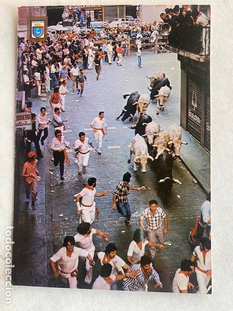 Postales: Pamplona. Fiestas de San Fermin. Encierro. N&ordm; 9. Ed. Escudo de Oro. Circulada 1993