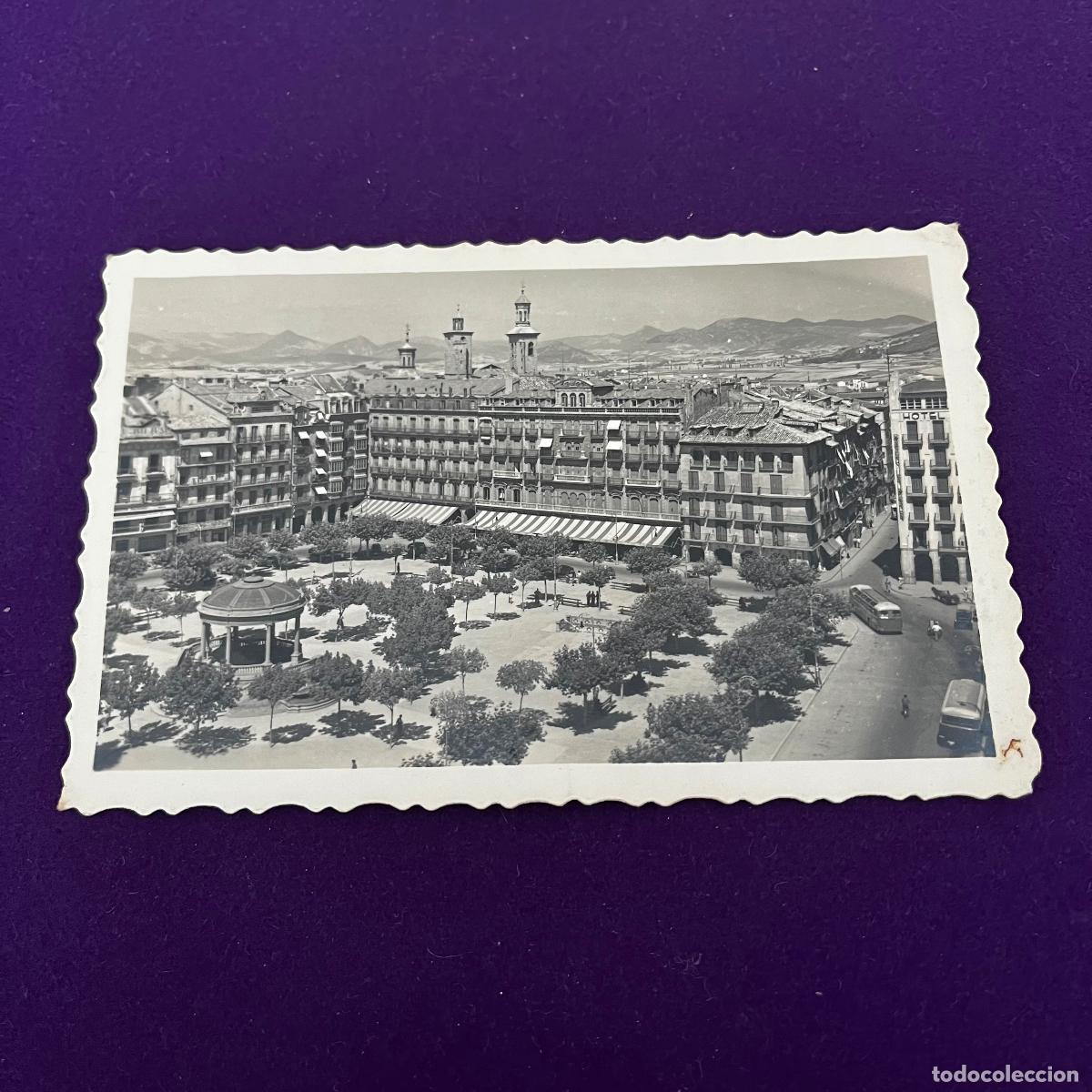 Cartoline: POSTAL DE PAMPLONA (NAVARRA). PLAZA DEL CASTILLO Y CALLE CHAPITELA.