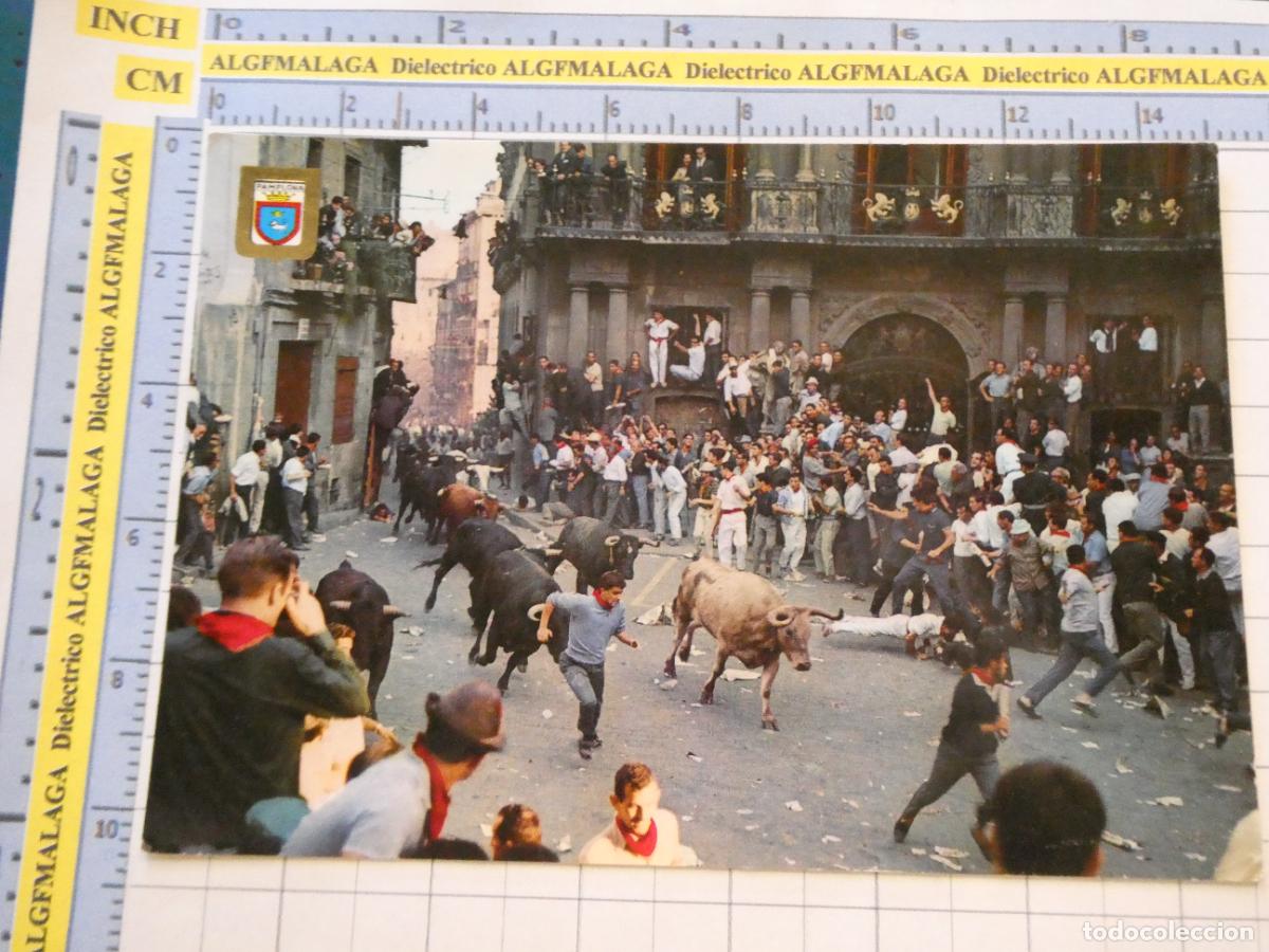 Postales: POSTAL DE NAVARRA. A&Ntilde;O 1966. PAMPLONA FIESTAS DE SAN FERM&Iacute;N EL ENCIERRO DE LOS TOROS 55 ESCUDO. 3027