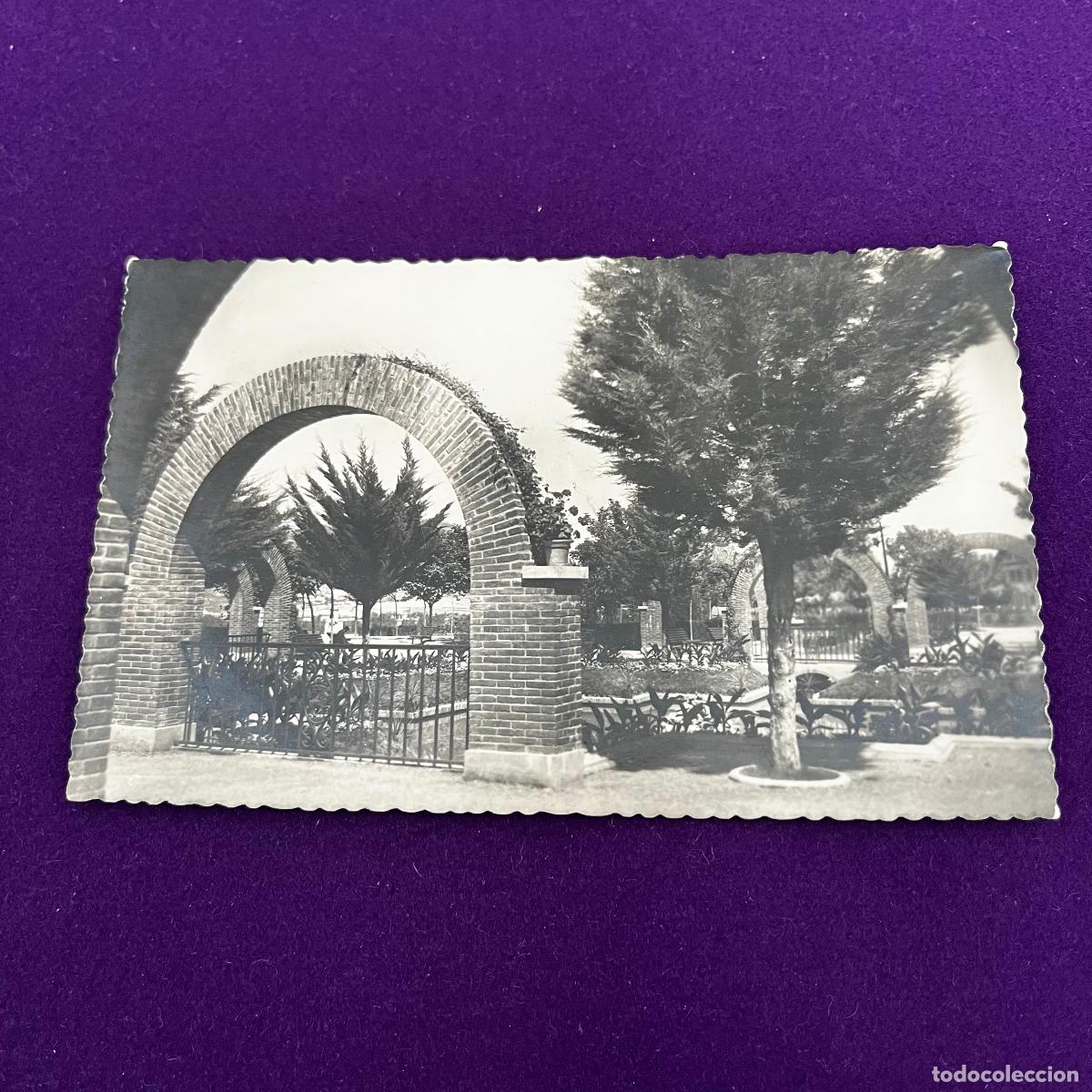 Postcards: POSTAL DE PAMPLONA (NAVARRA). JARDINES DE LA MEDIA LUNA.