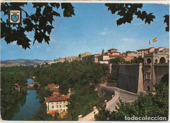Postales: em04539 pamplona paisaje sobre el rio arga y portal nuevo 1963 fisa n&ordm;2 sc