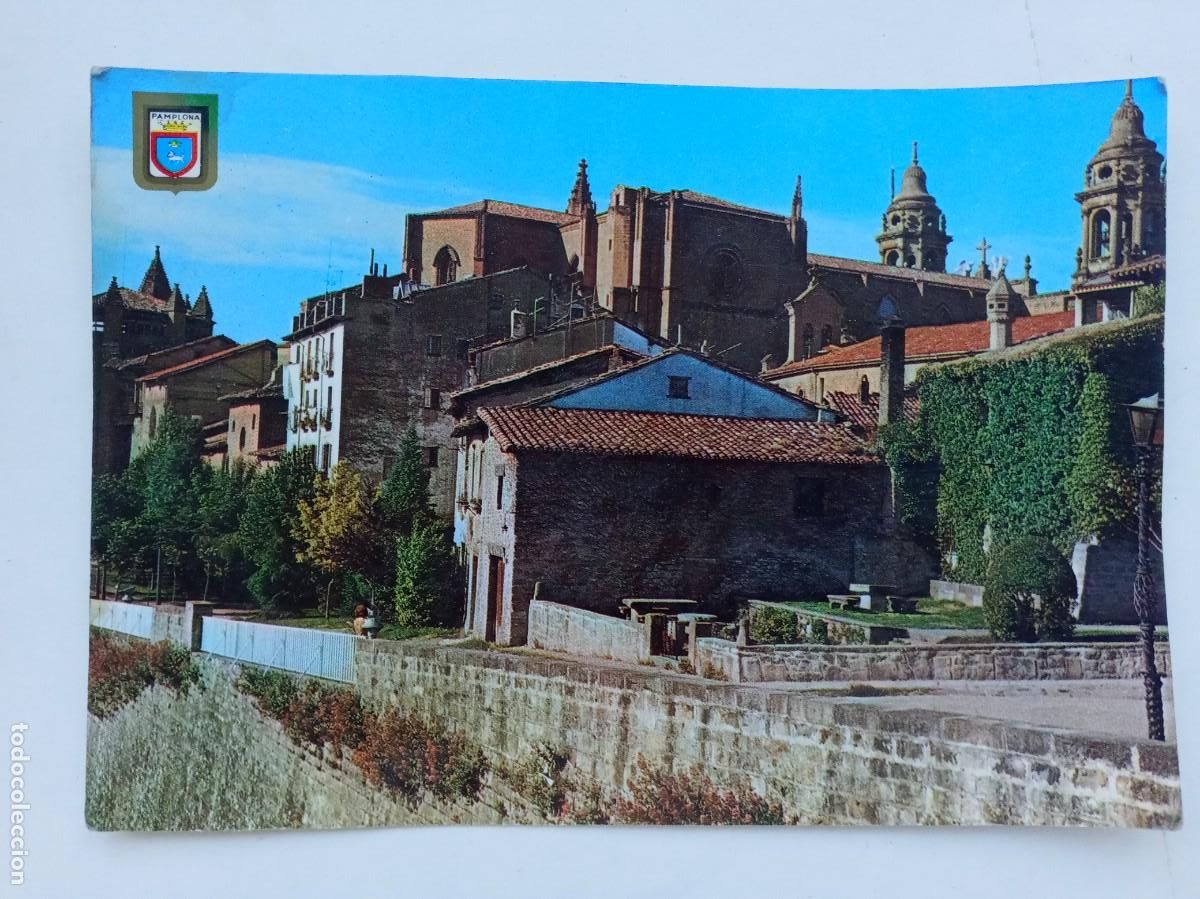 Postales: POSTAL DE PAMPLONA ( NAVARRA ): CATEDRAL Y MURALLAS . A&Ntilde;OS 60