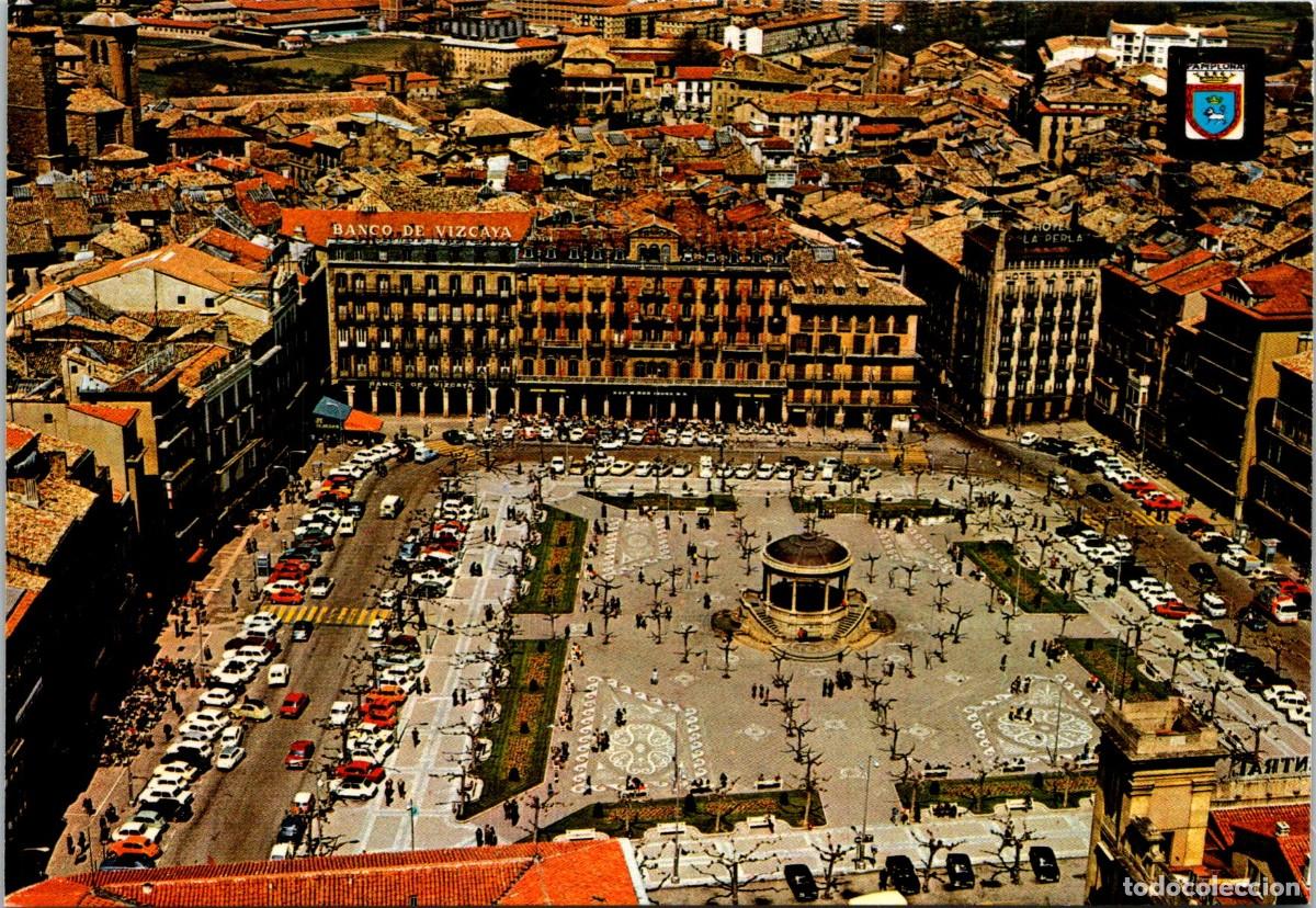 Postales: Pamplona - Plaza del Caudillo - Vista a&eacute;rea - FISA 23 - 148x102mm - Banco de Vizcaya