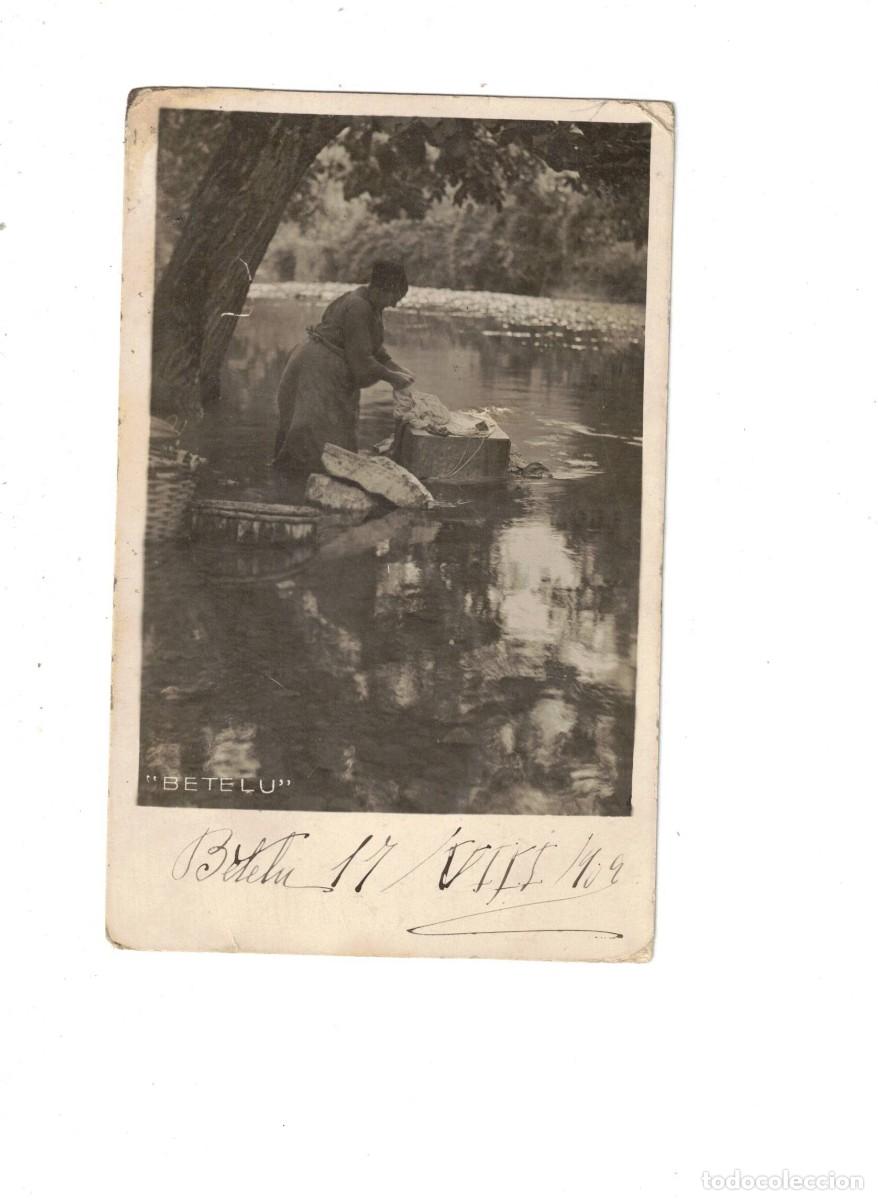 Postales: BETELU. NAVARRA. LAVANDERA EN EL RIO