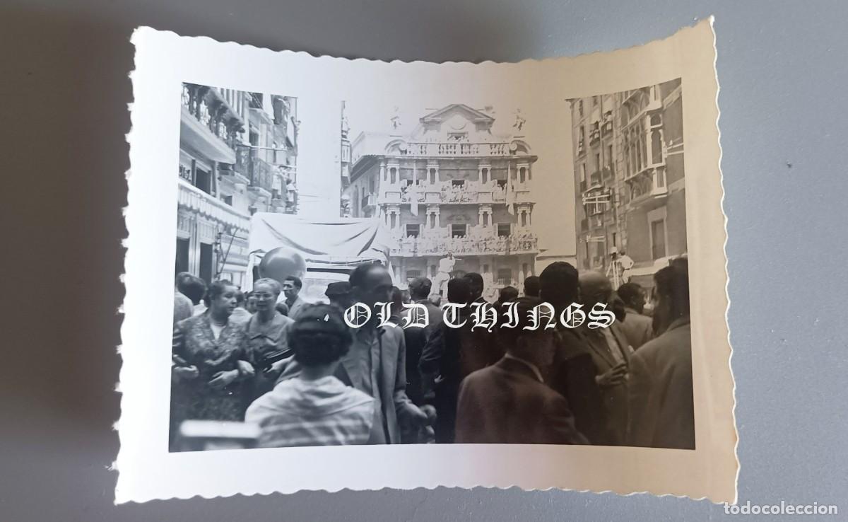 Postales: FOTOGRAFIA DE PAMPLONA, FIESTAS DE SAN FERMIN, TOROS, A&Ntilde;OS 50, MIDE 10 X 7 CMS. CASA ROS.