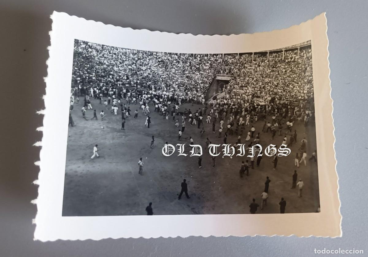 Postales: FOTOGRAFIA DE PAMPLONA, FIESTAS DE SAN FERMIN, TOROS, A&Ntilde;OS 50, MIDE 10 X 7 CMS. CASA ROS.