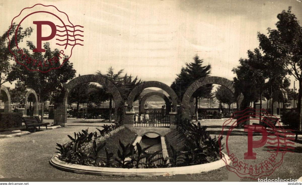 Cartes Postales: NAVARRA. PAMPLONA. JARDINES DE MEDIA LUNA.