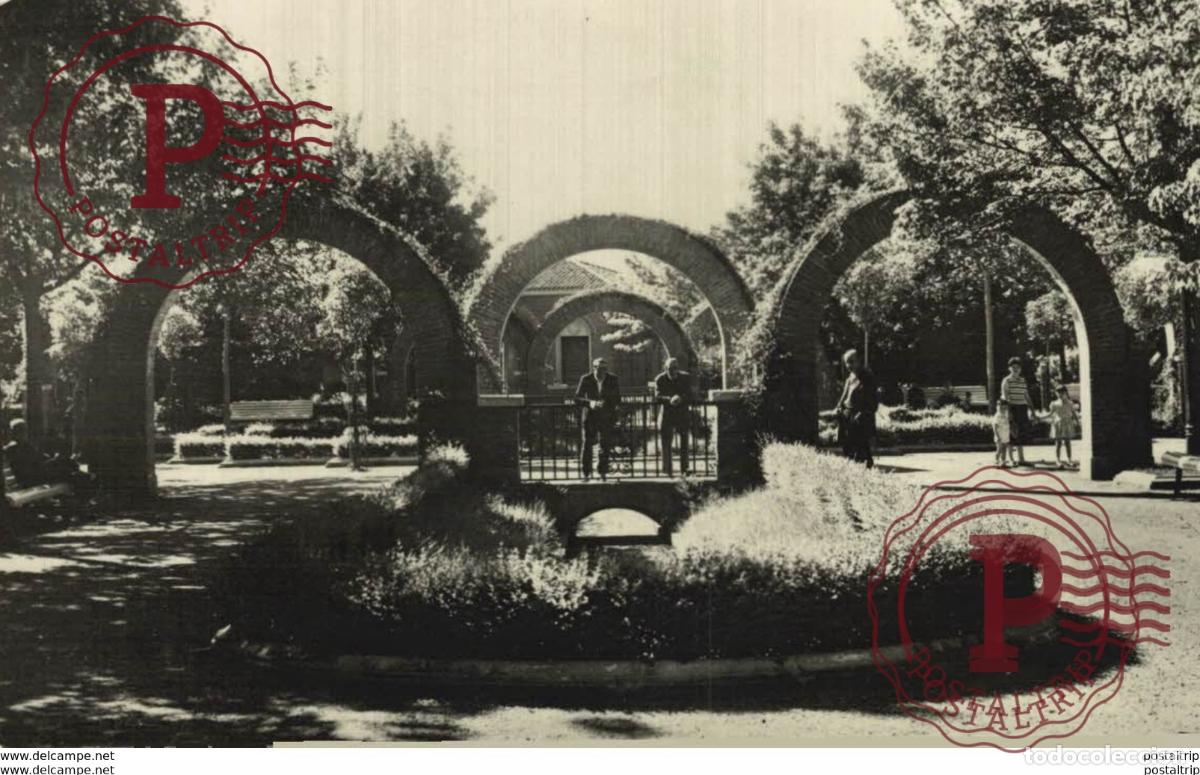Postales: NAVARRA. PAMPLONA. JARDINES DE LA MEDIA LUNA