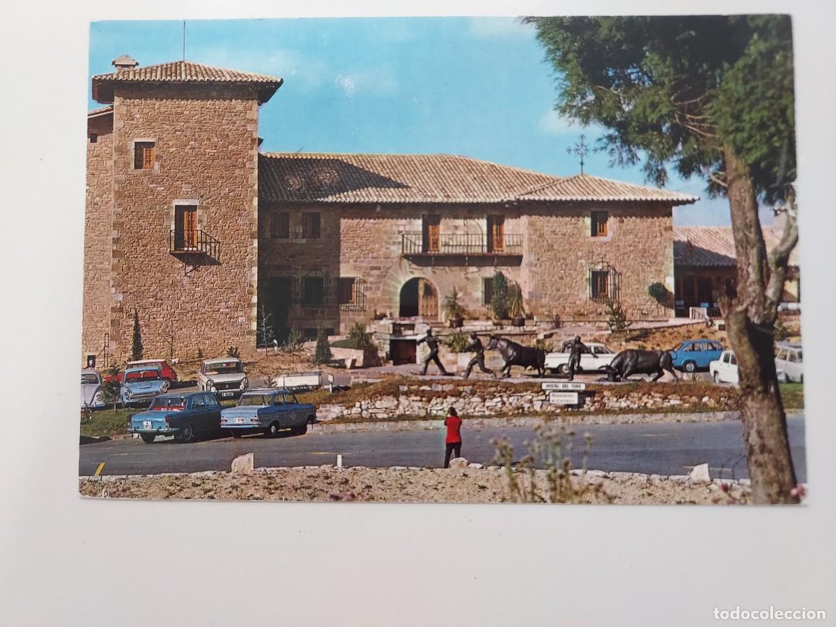 Postkarten: POSTAL PAMPLONA HOSTAL DEL TORO MONUMENTO AL ENCIERRO. SIN CIRCULAR. 1970