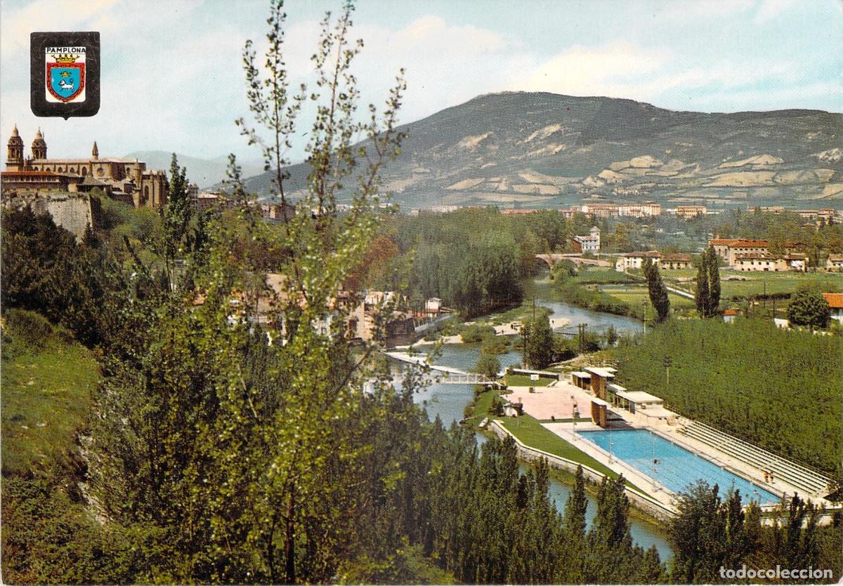 Postales: Postal de Pamplona con Vista al Monte San Cristobal y Piscina