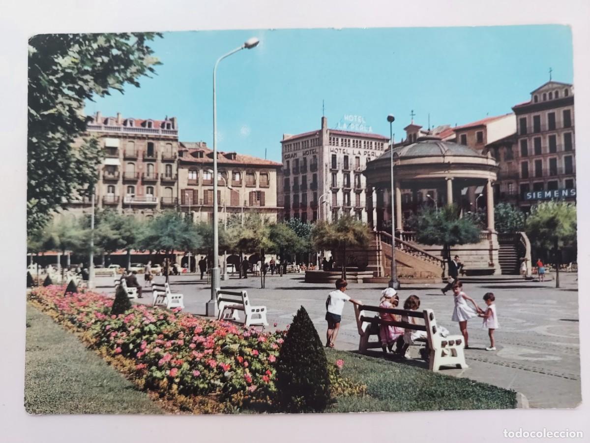 Postales: POSTAL PAMPLONA PLAZA DEL CASTILLO. 1962. ESCRITA. GARRABELLA. NI&Ntilde;OS JUGANDO