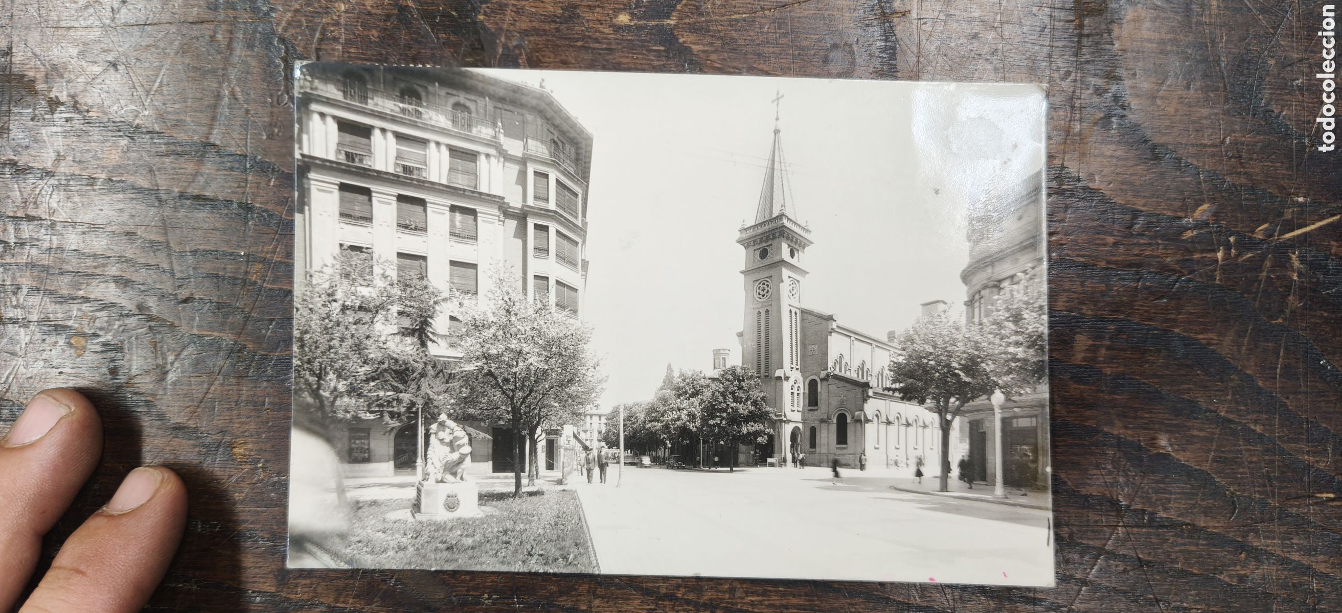 Postales: Postal Pamplona - Monumento e Iglesia de San Ignacio - Postales Vaquero - Circulada 1953 (Sellos Fra