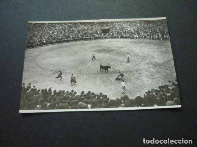 Postcards: PAMPLONA ENCIERRO DE LOS TOROS TORO DESMANDADO EN LA PLAZA