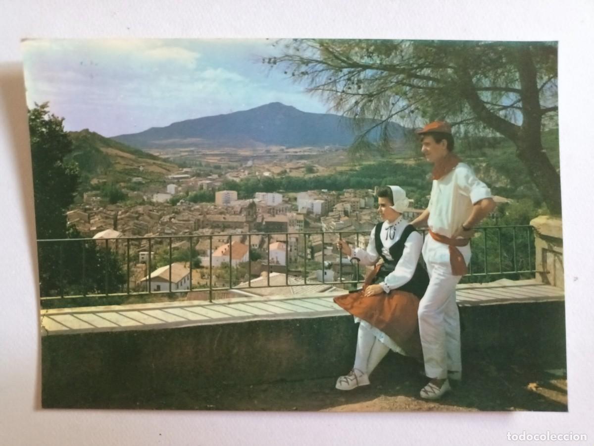 Postales: ESTELLA. VISTA PARCIAL Y PAREJA T&Iacute;PICA. AL FONDO MONTEJURRA (1964) - BONITO FRANQUEO