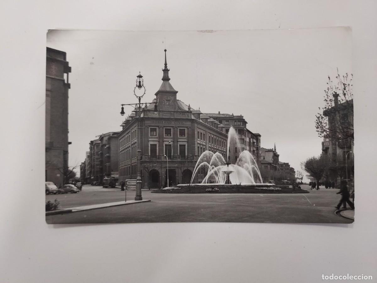 Postales: POSTAL PAMPLONA PLAZA GENERAL MOLA GOBIERNO CIVIL. A&Ntilde;OS 1950. SIN CIRCULAR. VAQUERO 123