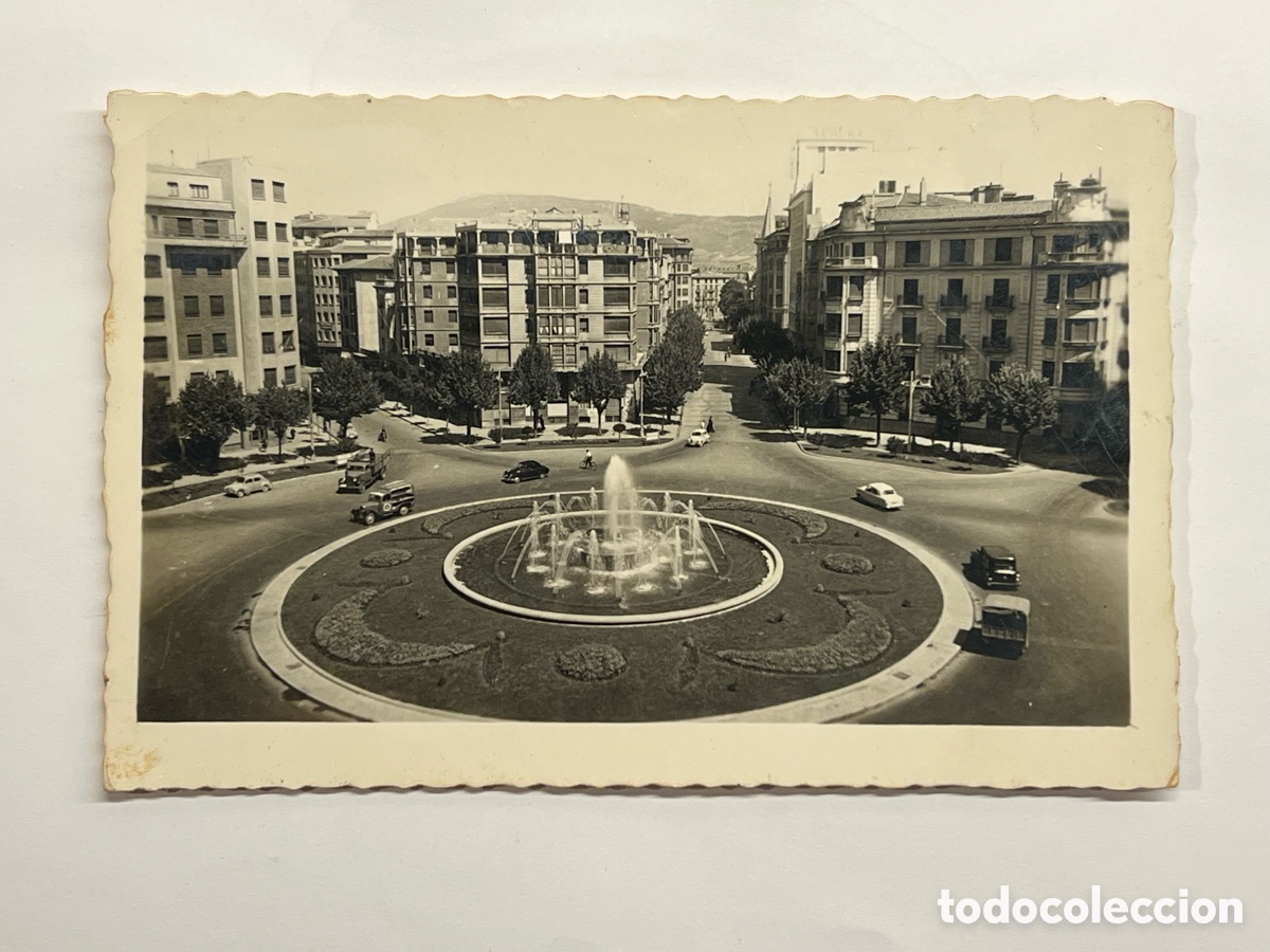 Postales: PAMPLONA Postal No.228, Plaza Circular y Fuente Monumental, ediciones Arribas (a.1961) circulada