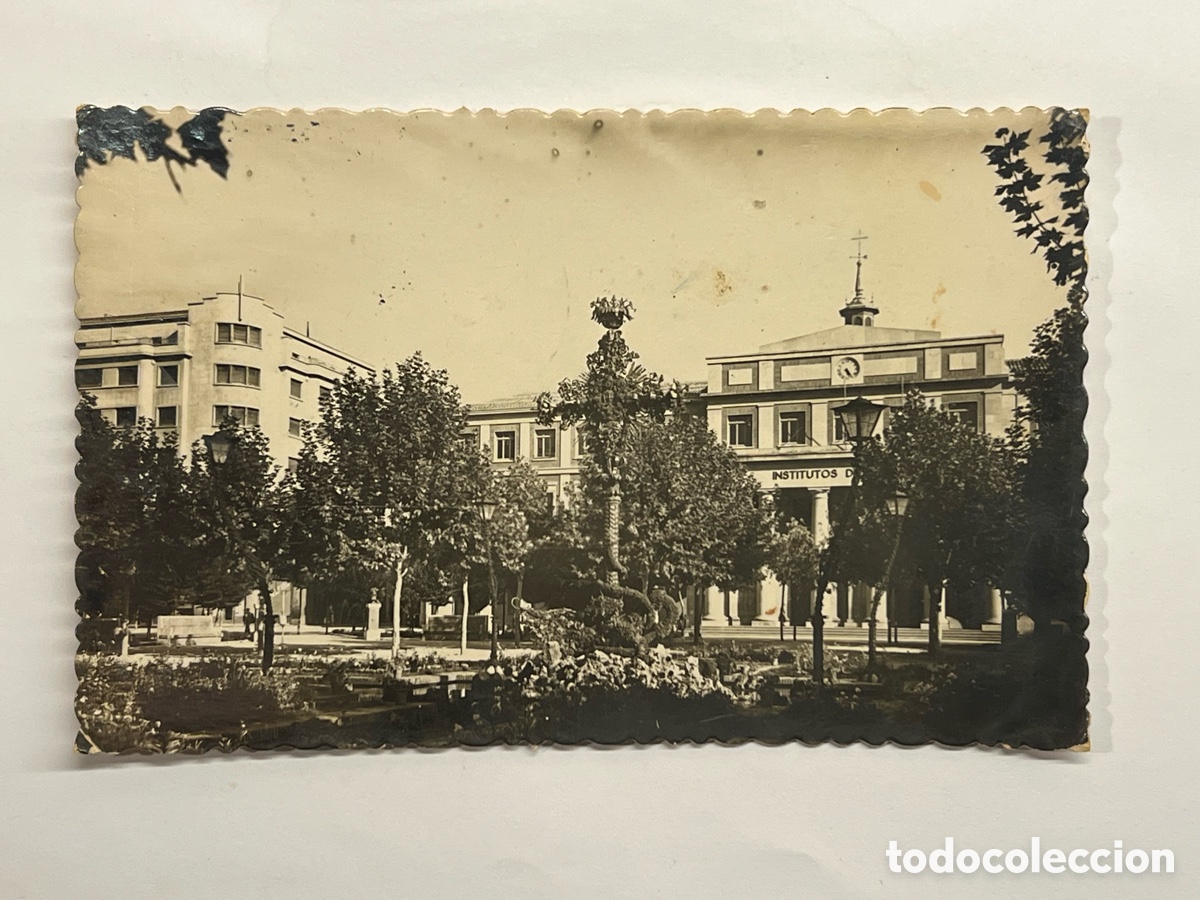 Postales: PAMPLONA (Navarra) Postal No.11, Plaza de la Cruz Ed. Garcia Garrabella (h.1950?) circulada