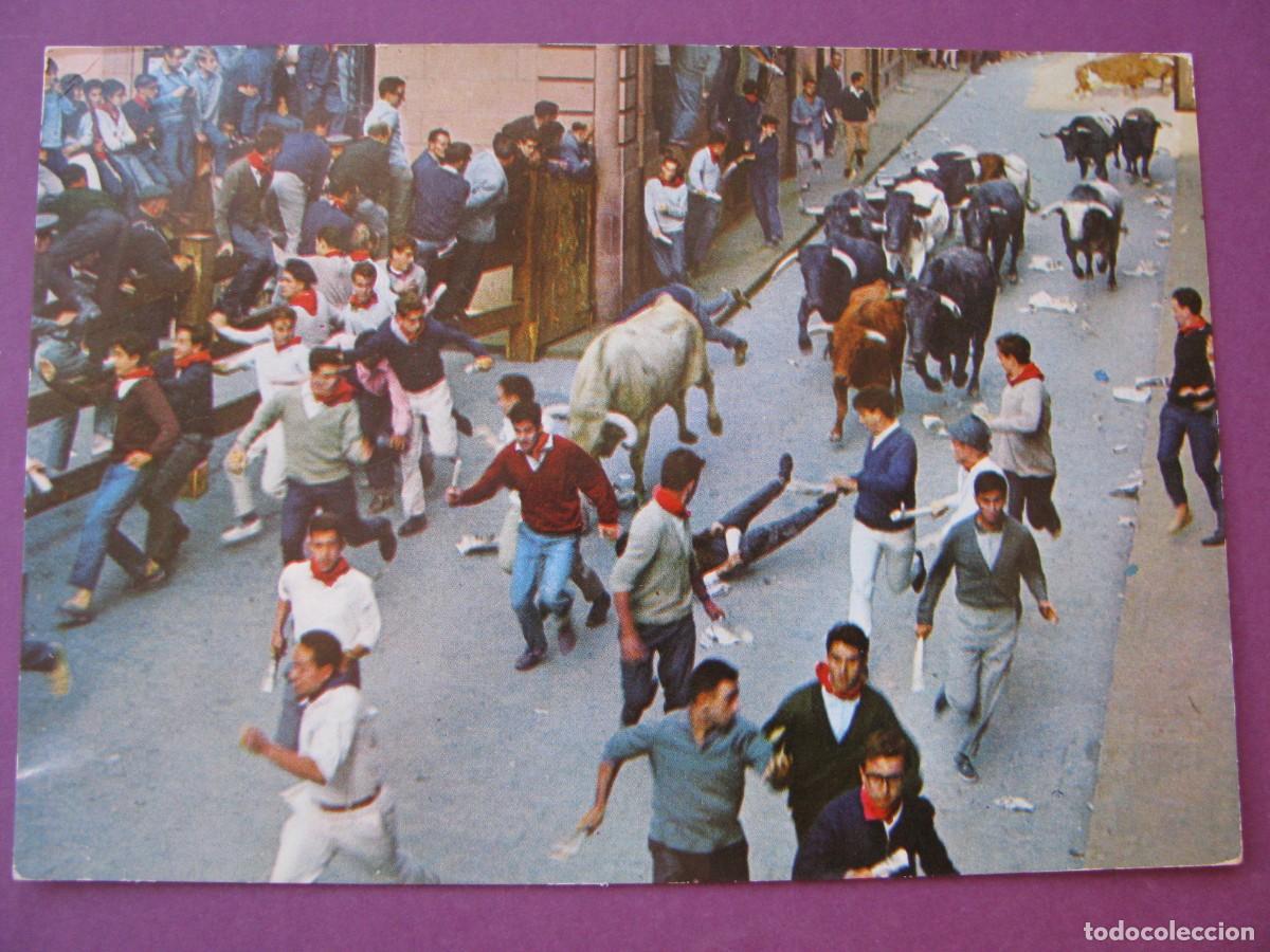 Postales: POSTAL DE PAMPLONA. ENCIERRO DE LOS TOROS. ED. COMPLEX. CIRCULADA