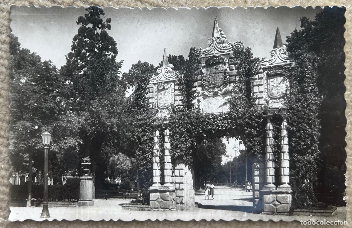 Postales: Pamplona N&deg; 9 -Jardines de la Taconera. Antiguo Portal de San Nicol&aacute;s - Garc&iacute;a Garrabella