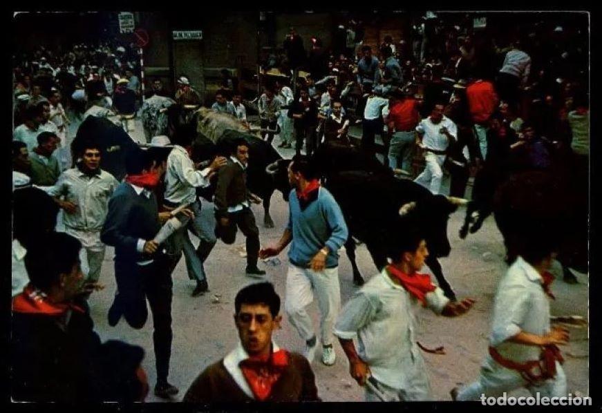 Postais: Pamplona *Encierro de los toros* Ed. Vaquero - BV n&ordm; 6912. Escrita.