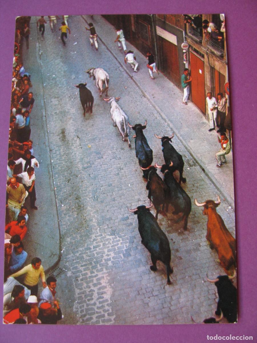 Postales: POSTAL DE PAMPLONA. FIESTAS DE S. FERMIN. ENCIERRO DE LOS TOROS. PERLA 2335.