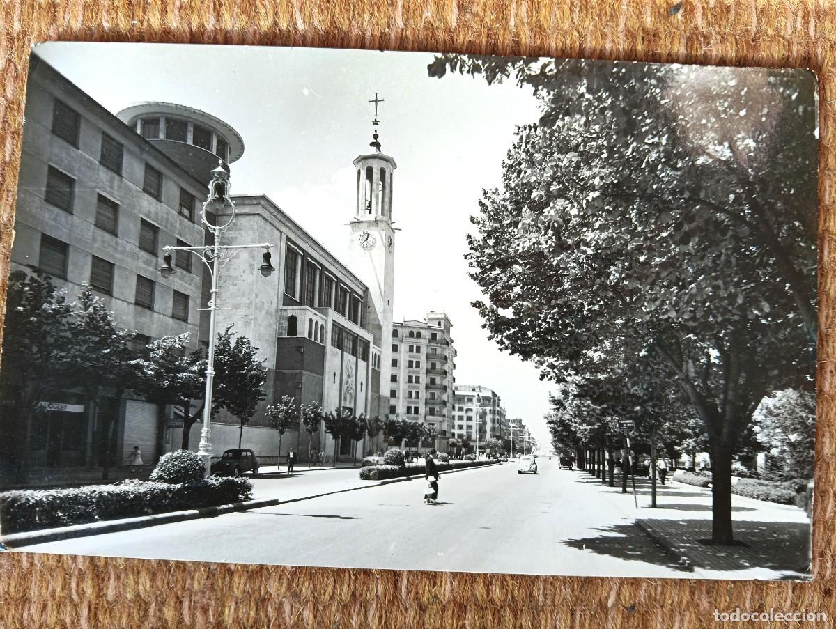 Postales: PAMPLONA - AV. GENERAL FRANCO E IGLESIA DE SAN FRANCISCO - ED. SICILIA