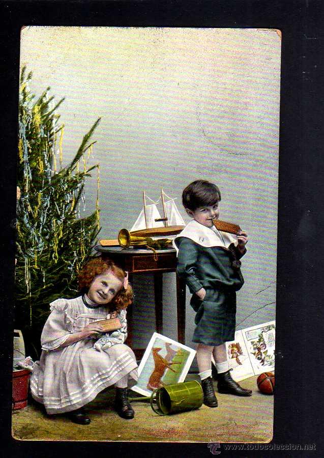 Postais: Antigua postal de Navidad. Ni&ntilde;os con regalos de reyes. Circulada