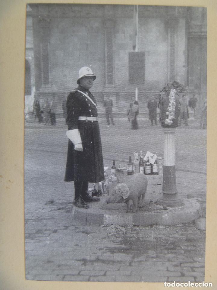 Postais: POSTAL DE GUARDIA MUNICIPAL CON AGUINALDOS, AYUNTAMIENTO DE SEVILLA. MODERNA CON FOTO ANTIGUA.