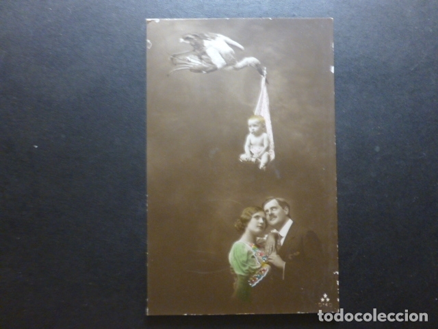 Postales: BEBE CON CIG&Uuml;E&Ntilde;A Y PADRES POSTAL - Foto 1