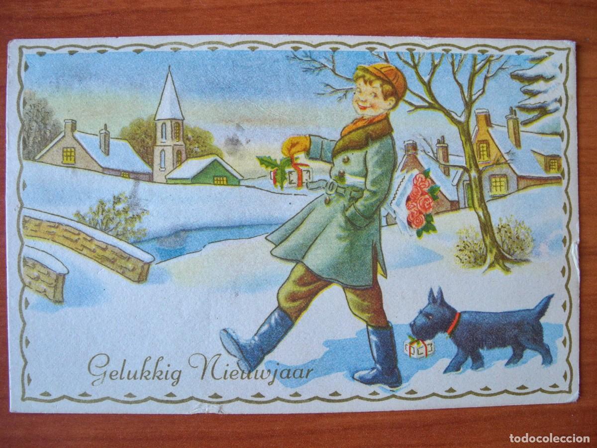 Postales: Postal Navidad Paisaje nevado. Ni&ntilde;o y perro con regalos Trazos dorados Circulada con sello 1957 14x9