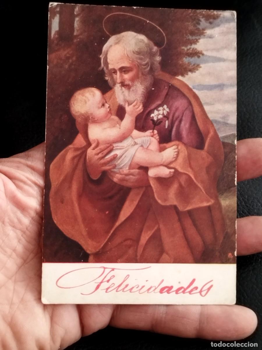 Postales: Antigua tarjeta postal navide&ntilde;a de San Jos&eacute; sosteniendo al Ni&ntilde;o Jes&uacute;s. Felicidades, felicitaci&oacute;n.