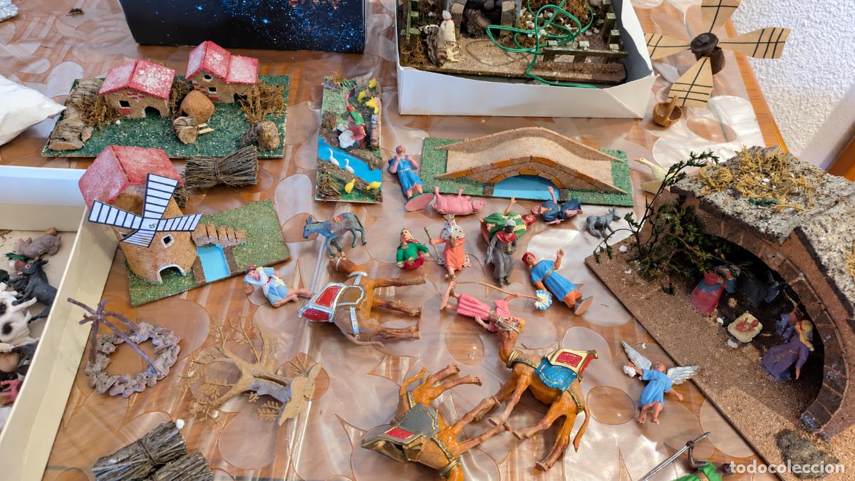 Postales: Lote de bel&eacute;n con portal, figuras, casas y accesorios