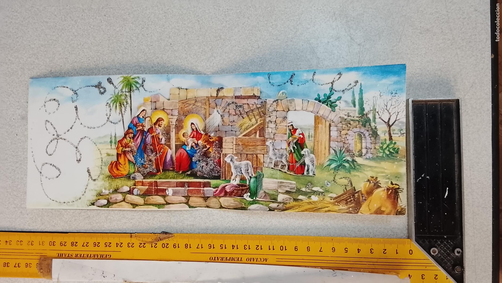Postales: Antigua felicitaci&oacute;n de Navidad troquelada Virgen nacimiento Bel&eacute;n purpurina
