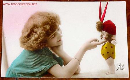 Postales: ANTIGUA POSTAL DE MUCHACHA CON MU&Ntilde;ECA DE PORCELANA - Foto 1