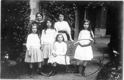 Postales: POSTAL MUY ANTIGUA DE NI&Ntilde;AS CON ARO - Foto 1